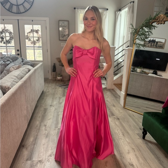 Jessica McClintock Pink Prom Dress
Tag says 9 but fits like 6 - Picture 2 of 5